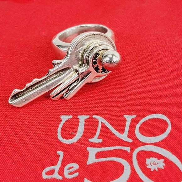 Retired/Rare Authentic Uno de 50 3 Tier Key Spinner Ring Size:6.5 - Picture 9 of 16